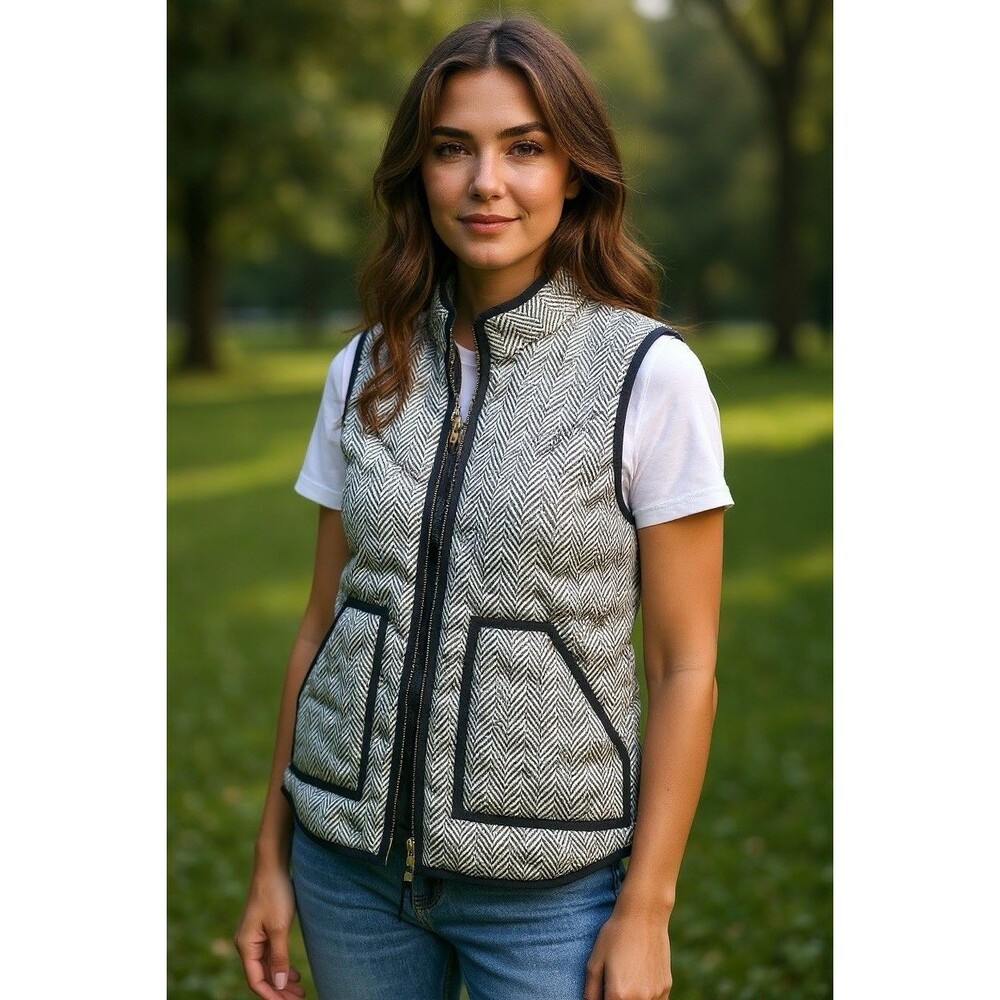 J. Crew Women’s Quilted Vest Full Zip Size M Herringbone Pockets Padded Outdoor